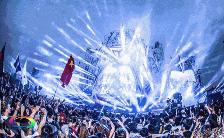 金沙灣藍騎士水上運動中心舞臺項目通用舞臺提供舞臺設計、舞臺幕布、燈光、機械以及控制系統(tǒng)等施工內(nèi)容，項目現(xiàn)已圓滿完工。