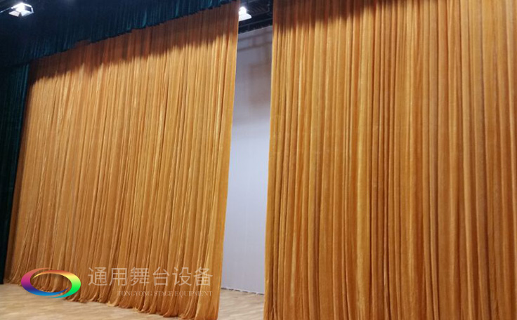 大幕類型、開啟方式！泰州舞臺大幕廠家——通用舞臺幕布，主要用于演出開始、結束的舞臺啟閉,有時也用作場幕使用