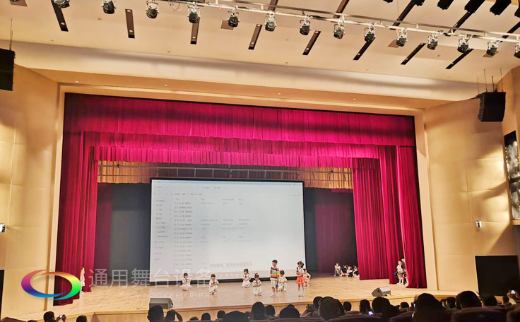 南京某戲劇院對開阻燃幕布、舞臺音響、燈光吊桿項目完工及試運營