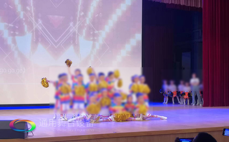 南京某戲劇院對開阻燃幕布、舞臺音響、燈光吊桿項目完工及試運營