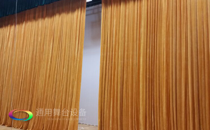 通用舞臺專業(yè)性、全方位優(yōu)勢！業(yè)務(wù)涉及舞臺機械、阻燃幕布、專業(yè)燈光系統(tǒng)、專業(yè)音響系統(tǒng)