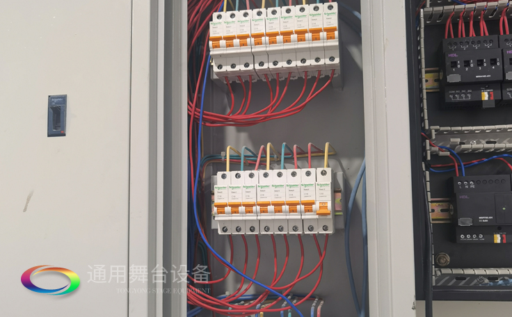 淮安市淮陰開明實(shí)驗學(xué)校報告廳 機(jī)械舞臺吊桿、剛性防火幕項目竣工